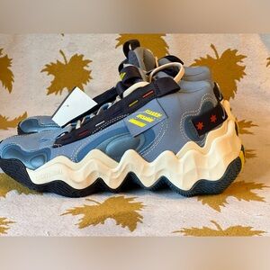 Adidas basketball women’s 7 US Sneakers shoes